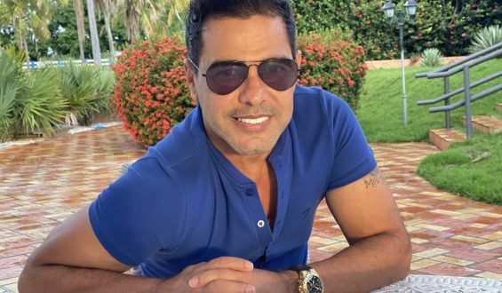 Zezé di Camargo é internado após sentir dores no peito