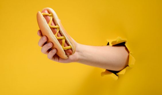 Por que é tão difícil resistir a comidas menos saudáveis?