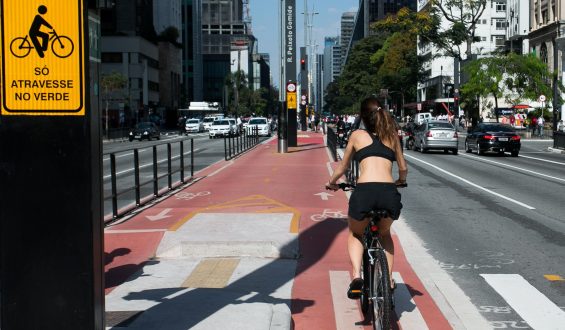 5 formas de evitar dores nas costas ao andar de bicicleta