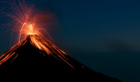 Espremer espinha além de deixar cicatriz, fere e espalha a inflamação