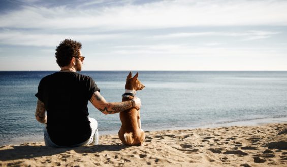 Você sabe como cuidar da sua tatuagem no verão?