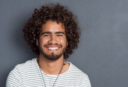 Mitos e verdades sobre o cuidado com os cabelos cacheados
