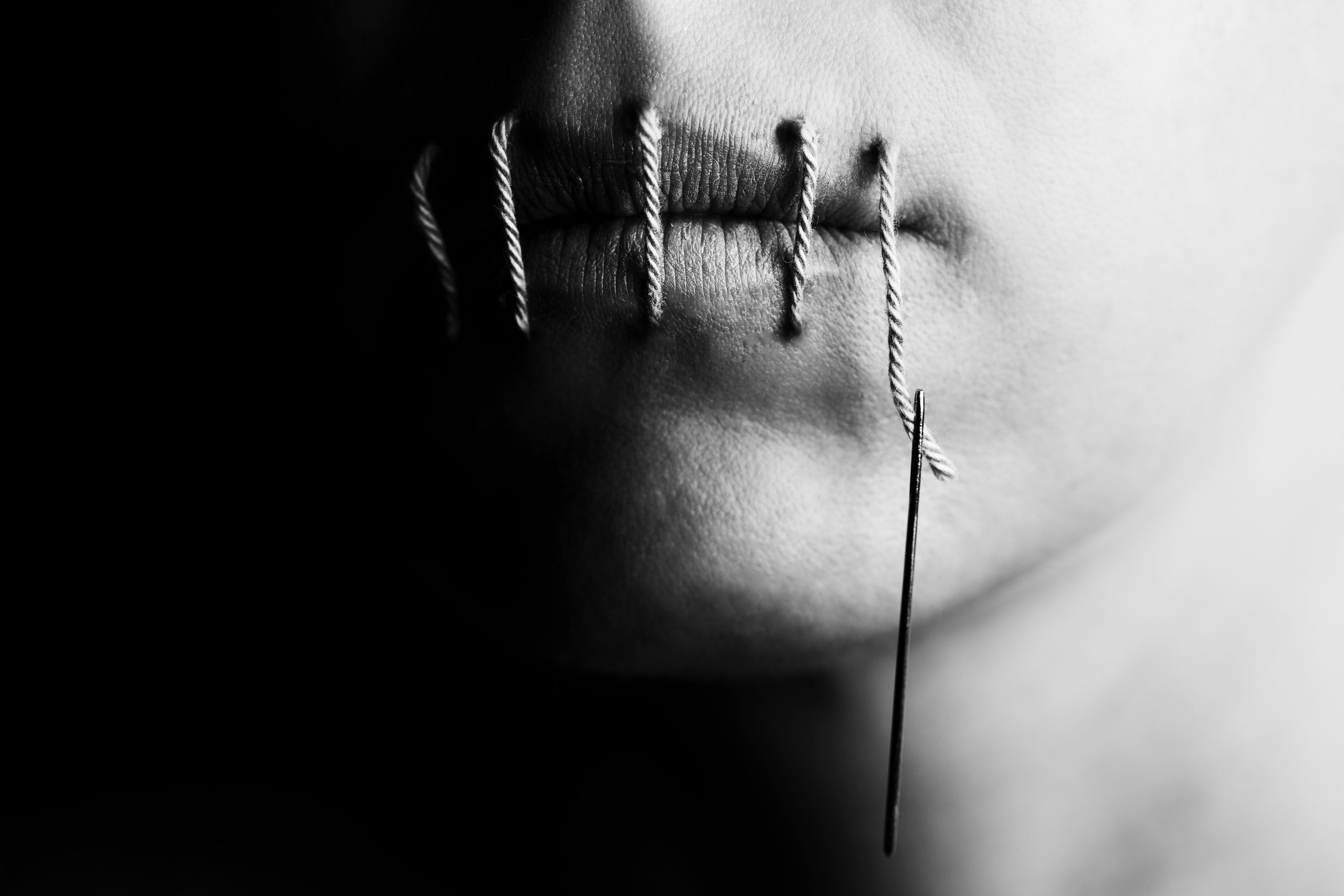 Agosto Lilás: o que é um relacionamento abusivo?