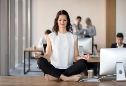 10 posições de Yoga que você pode fazer em qualquer lugar