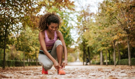 Correr ou caminhar? Qual traz mais benefícios?