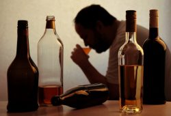 Conheça os riscos consumo de álcool em excesso!