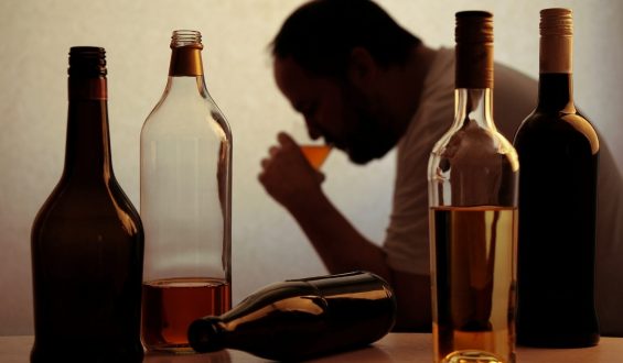 Conheça os riscos consumo de álcool em excesso!