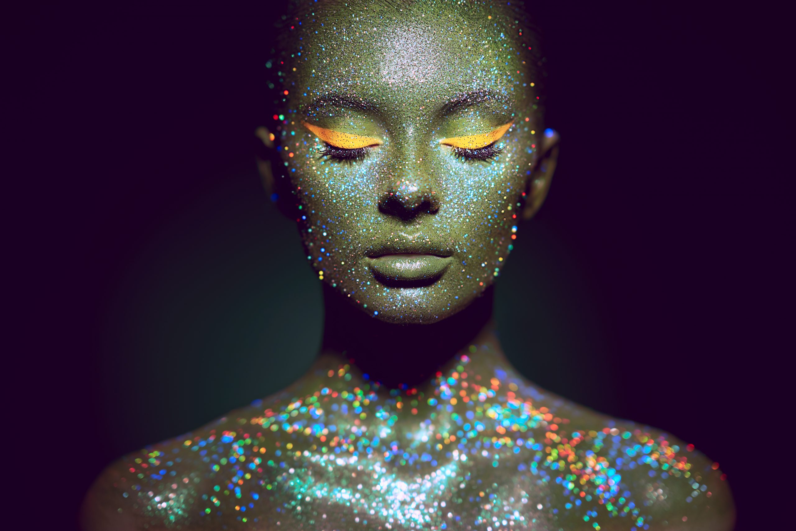 [Especial Carnaval] Aplicar glitter no rosto com cola bastão, pode?