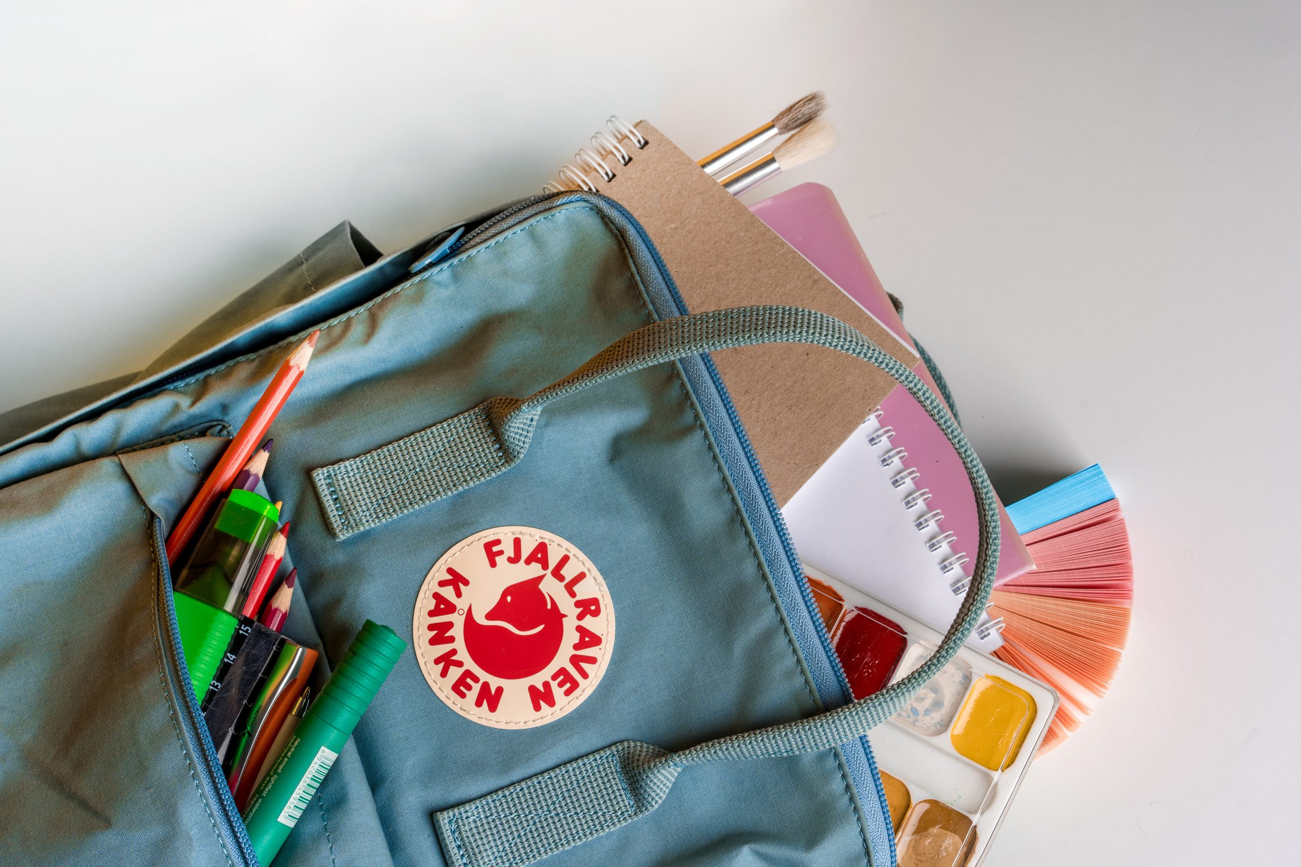 Estudante de 13 anos mata professora e fere mais quatro pessoas