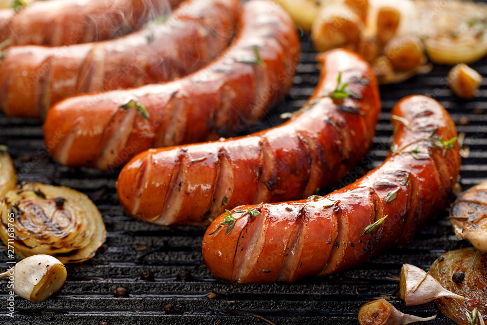 A salsicha é feita de uma mistura aquecida de vários tipos de carnes e gorduras. Ainda não existe uma "quantidade certa" para consumi-la, mas de acordo com especialistas, quanto menos melhor.