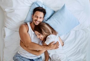  Fingir orgasmo acabou se tornando uma prática comum entre os casais na cama. Apesar de ser mais associado às mulheres, cerca de 31% dos homens também já fizeram o mesmo!