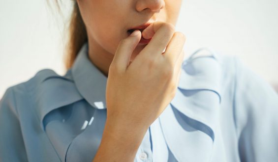 Roer as unhas: por que faz mal à minha saúde?