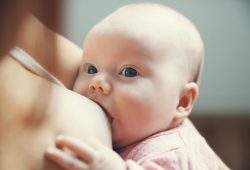 Ocitocina: O hormônio do amor e o aleitamento materno