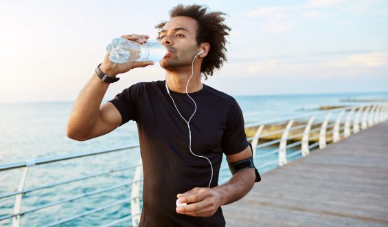 5 cuidados ao beber água