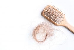Queda de cabelo: conheça as principais causas desse problema