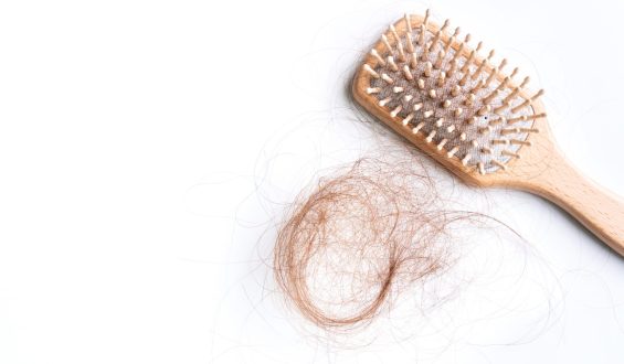 Queda de cabelo: conheça as principais causas desse problema