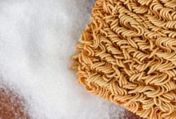O que é o glutamato monossódico? Vicia?
