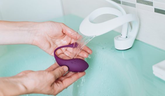Como higienizar devidamente brinquedos sexuais