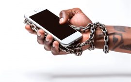 Conexão Perigosa: como o uso excessivo de celulares está prejudicando nossas mãos e causando acidentes