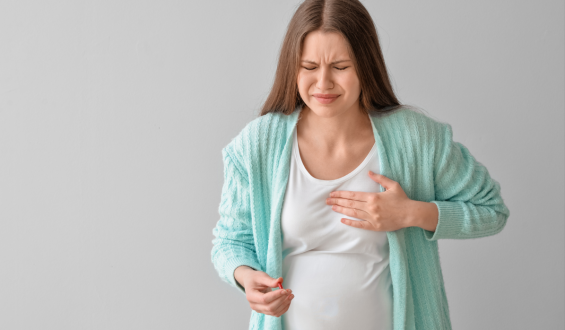 Cuidados com a mastite são chave para proteger a saúde de mães e bebês, diz ginecologista