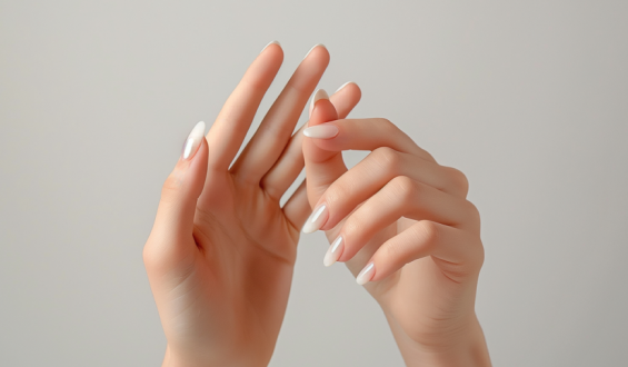 Quantos milímetros as unhas crescem por dia?