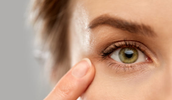 Por que os olhos tremem quando estamos estressados?