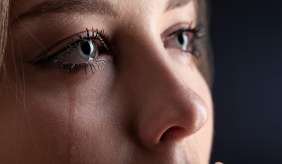 Dificuldade de Chorar? Veja 4 possíveis causas