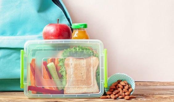 Volta às aulas: a lancheira ideal existe, mas deve ser personalizada