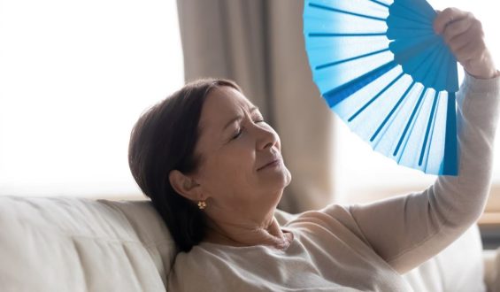 Conheça a solução para os 5 dos sintomas mais comuns na menopausa