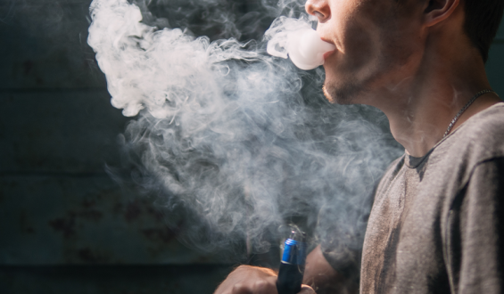 Cigarro eletrônico: entenda o perigo para a saúde