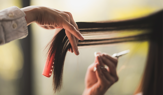 Fato ou Fake: Cortar as pontas do cabelo faz ele crescer mais rápido?