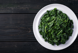 Benefícios das folhas verde-escuras para o seu corpo