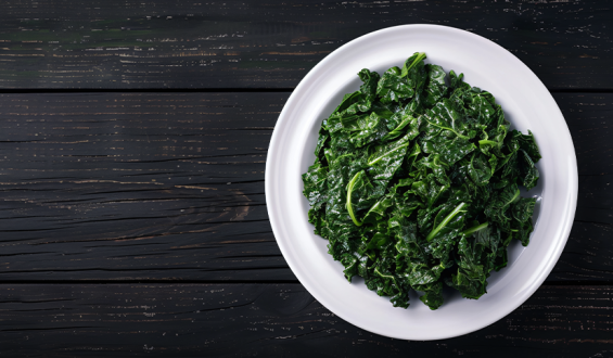 Benefícios das folhas verde-escuras para o seu corpo