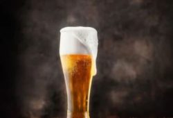 É verdade que cerveja desidrata?