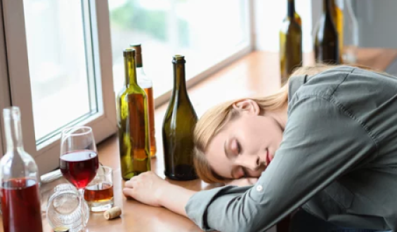 Como evitar a ressaca durante as festas de fim de ano?