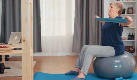 Quatro benefícios do pilates para mulheres acima de 50 anos
