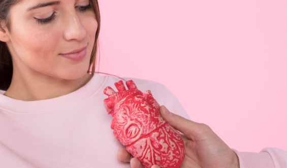 Quantos litros de sangue o coração bombeia em um dia?