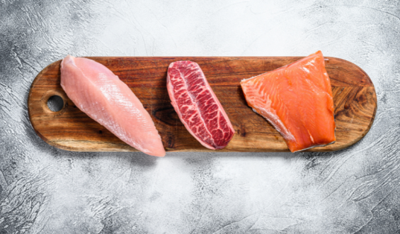 Por que podemos comer peixe cru mas outras carnes não?