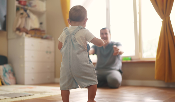 Como estimular o bebê a andar de forma saudável?