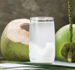 Posso substituir água comum pela água de coco?