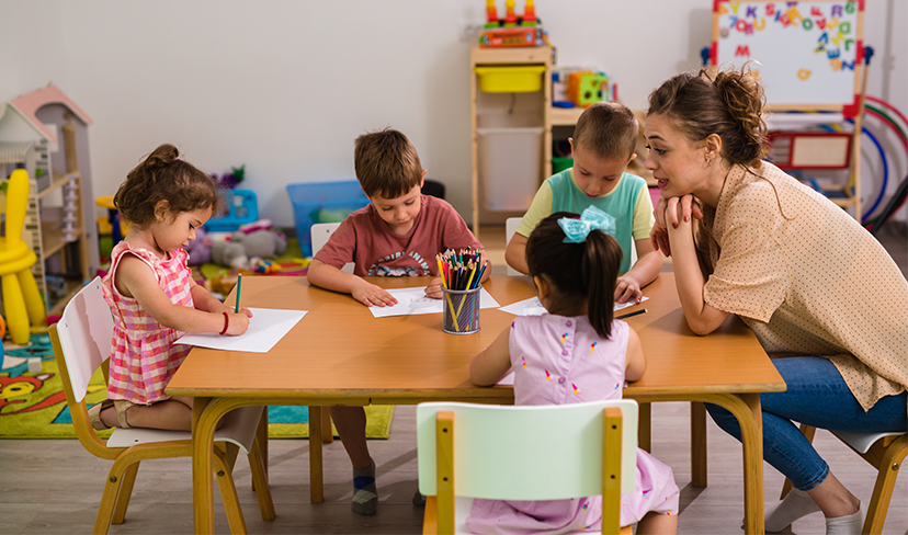 O que é melhor para a criança: babá, creche ou escolinha?