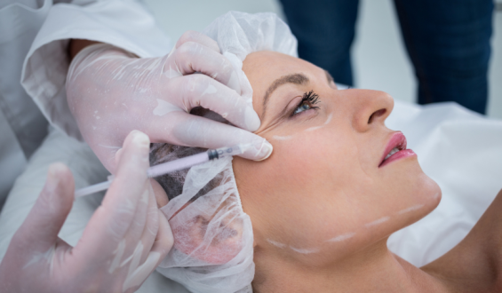 Anvisa emite alerta sobre riscos do botox
