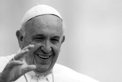 Morre o Papa Francisco, aos 88 anos, por infecção pulmonar