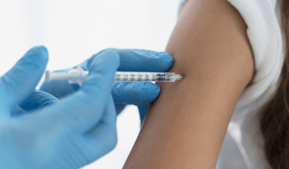 Hepatite A: nova estratégia amplia vacinação de adultos