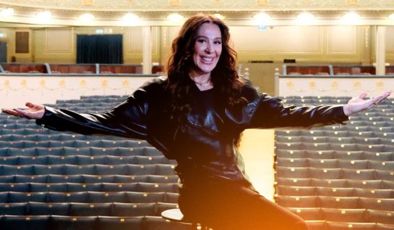 Teatro que transforma: Claudia Raia e a desmistificação da menopausa em sua nova comédia musical