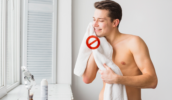 Por que não é indicado secar o rosto com a mesma toalha do corpo?