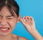 Por que temos cera no ouvido?