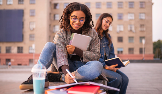 Medtronic lança programa global Spark de bolsas de estudo para formação de jovens em tecnologia da saúde