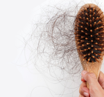 Queda de cabelo: entenda quando é normal e quais são os sinais de alerta