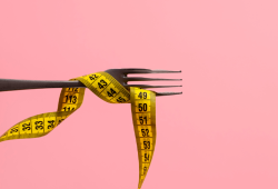 Dietas radicais no início do ano podem levar a danos graves no fígado